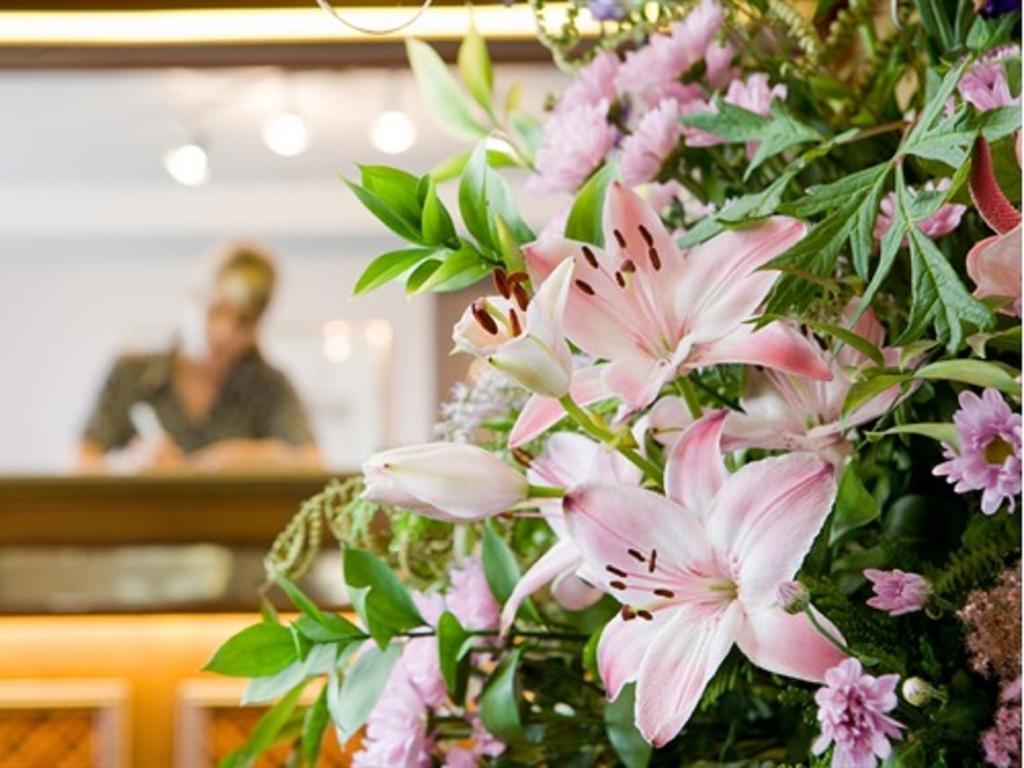 Malin Court Hotel And Restaurant Еър Екстериор снимка