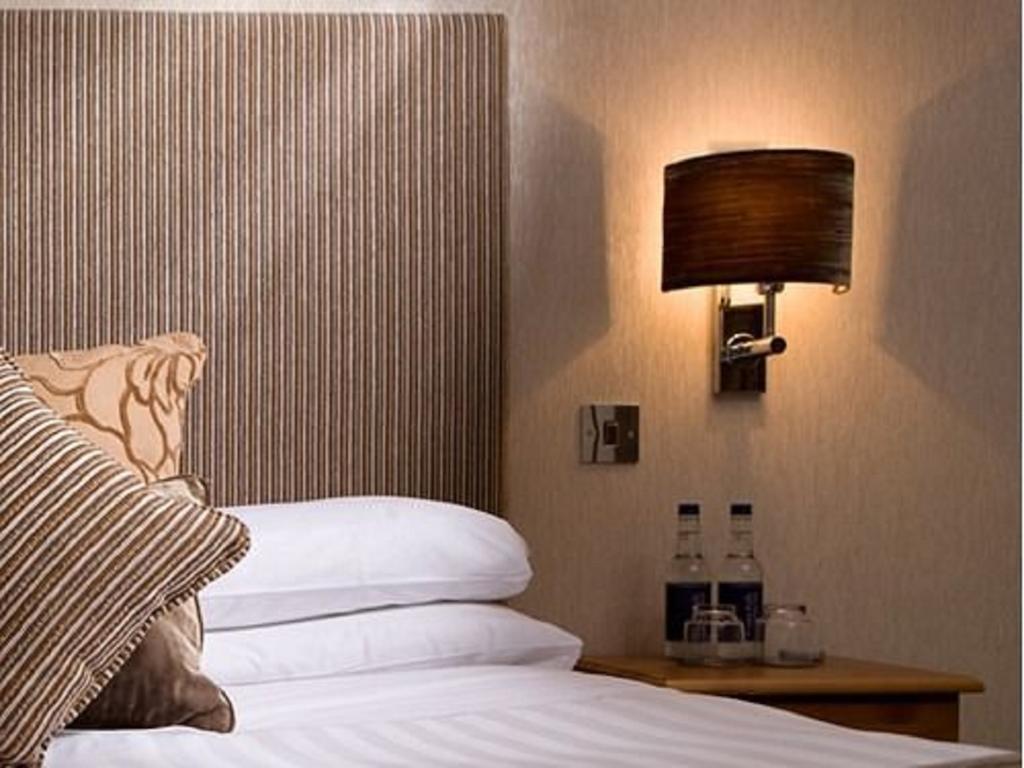Malin Court Hotel And Restaurant Еър Стая снимка