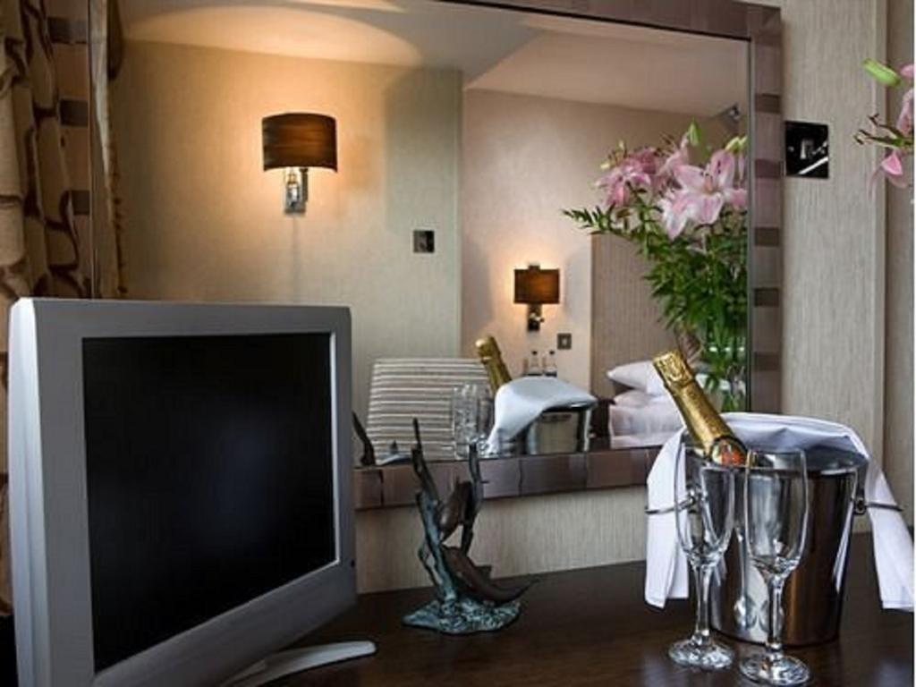 Malin Court Hotel And Restaurant Еър Стая снимка
