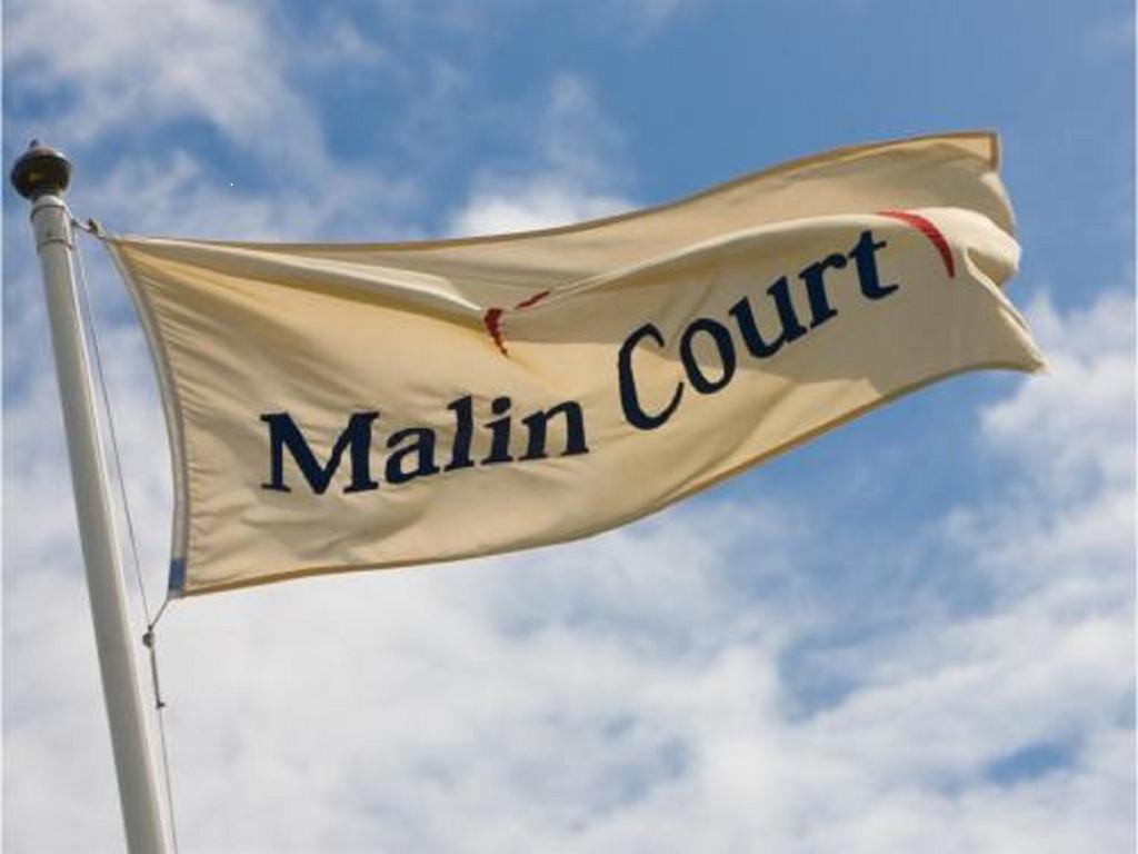 Malin Court Hotel And Restaurant Еър Екстериор снимка