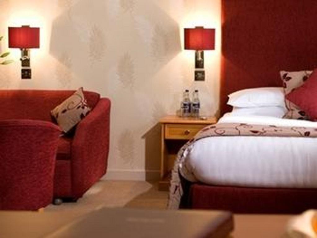 Malin Court Hotel And Restaurant Еър Стая снимка